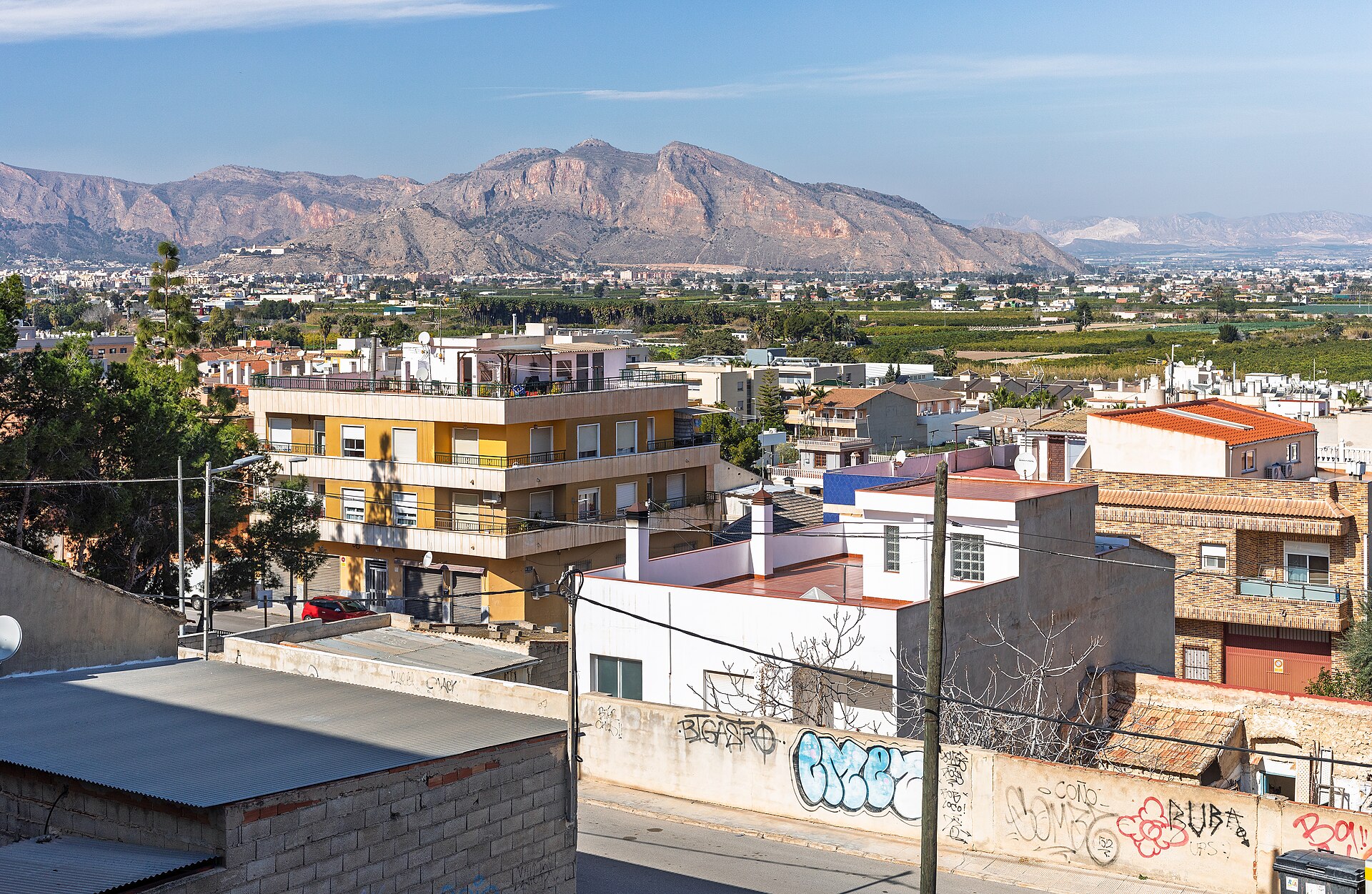 Bigastro desde Parque Lo Chusco, vista urbana con Sierra al fondo