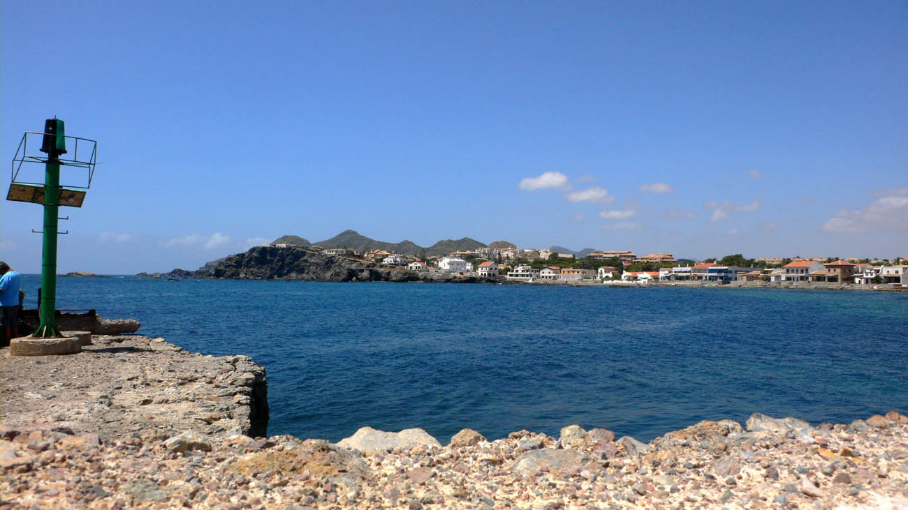 Espigón y línea de costa en Cabo de Palos