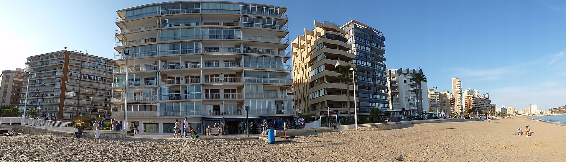 Edificios junto a la playa del Arenal-Bol, Calpe