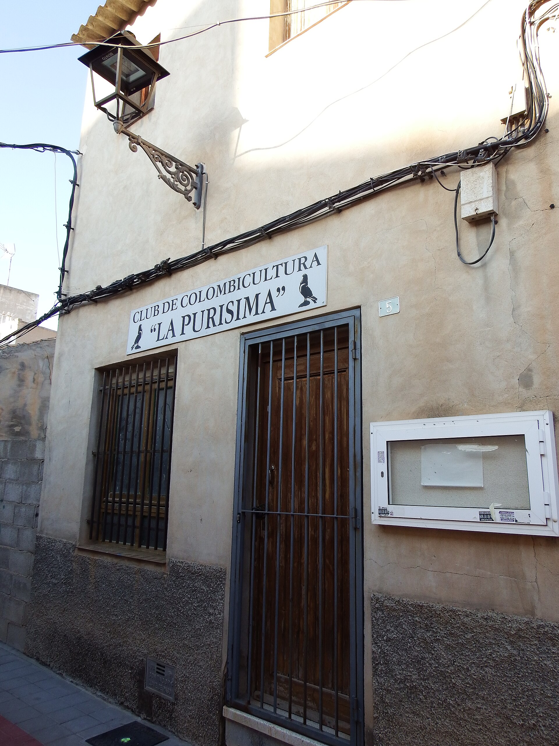 Fachada del Club de Colombicultura 'La Purísima' en Catral