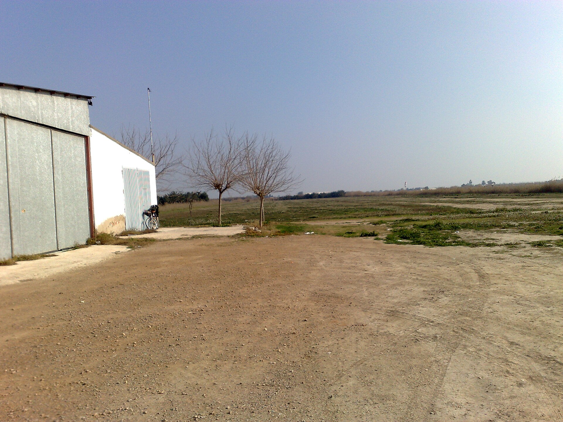 Aeródromo y terreno abierto en Catral
