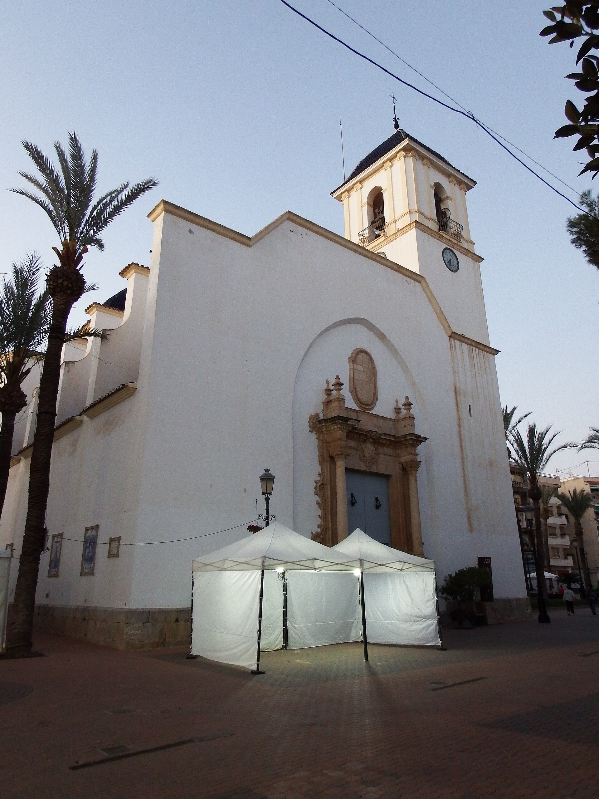 Iglesia de Nuestra Señora de los Dolores, fachada y campanario