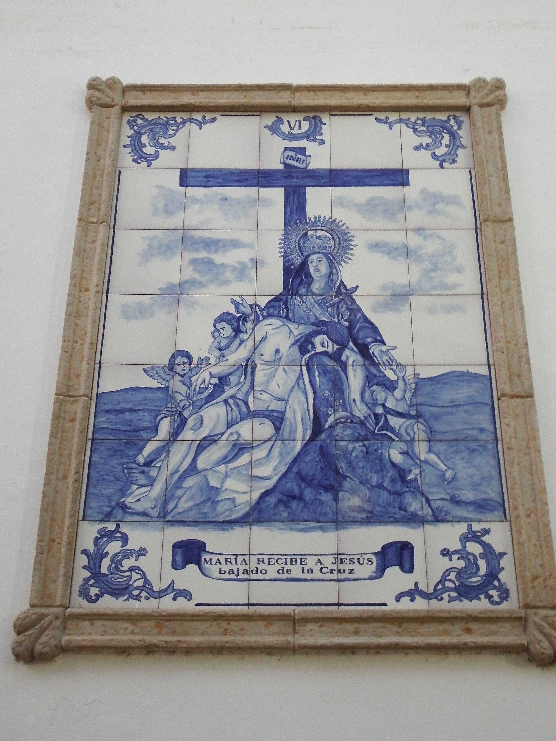 Panel de azulejos con la Piedad en la iglesia de Dolores