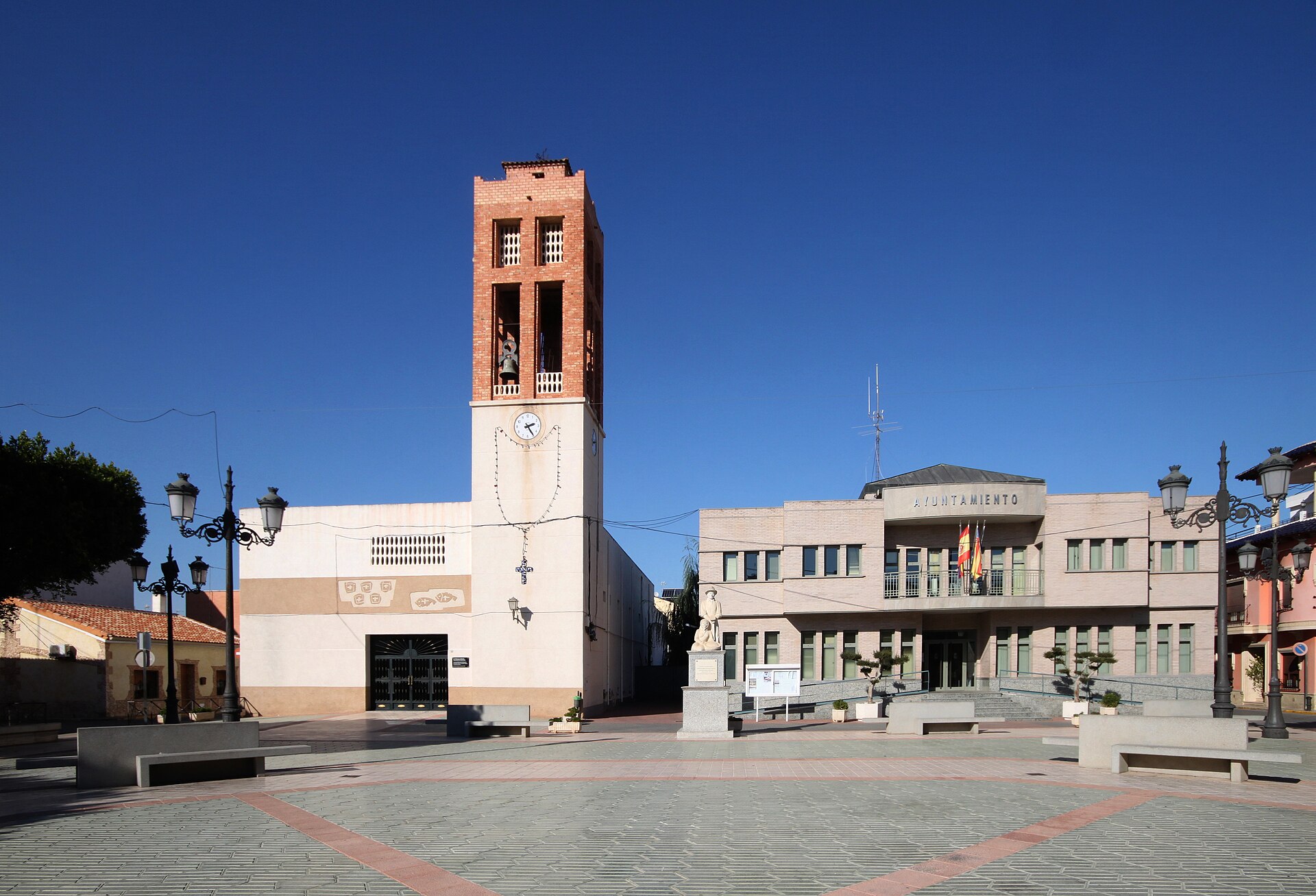 Formentera del Segura — Ayuntamiento e iglesia, fachada