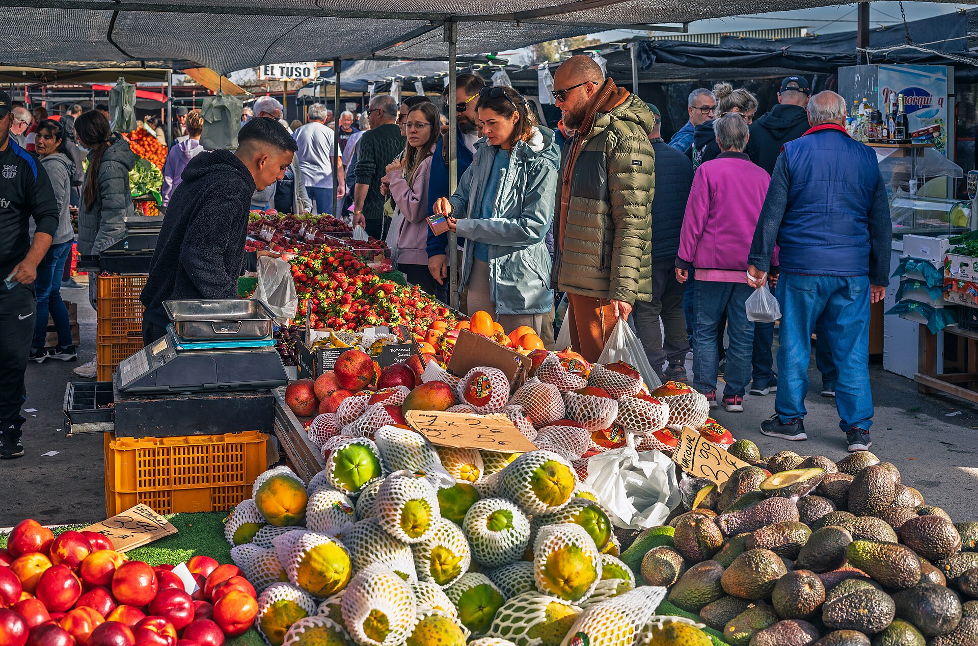 Puesto del mercadillo El Campico en Guardamar del Segura