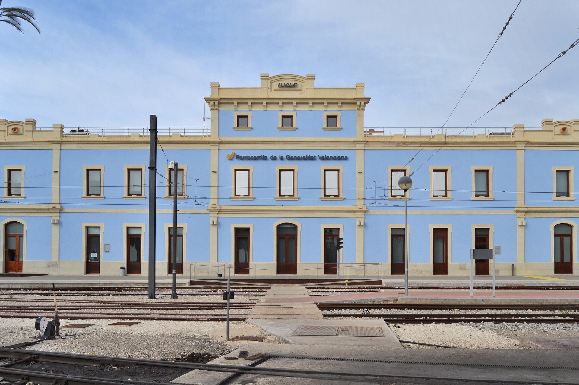 Estació de la Marina, façana completa