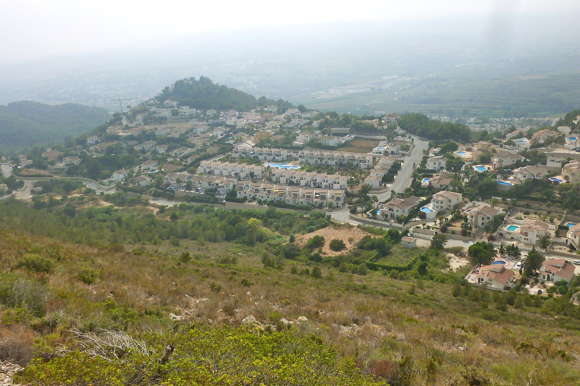 Panorámica general de Moraira con playa y puerto
