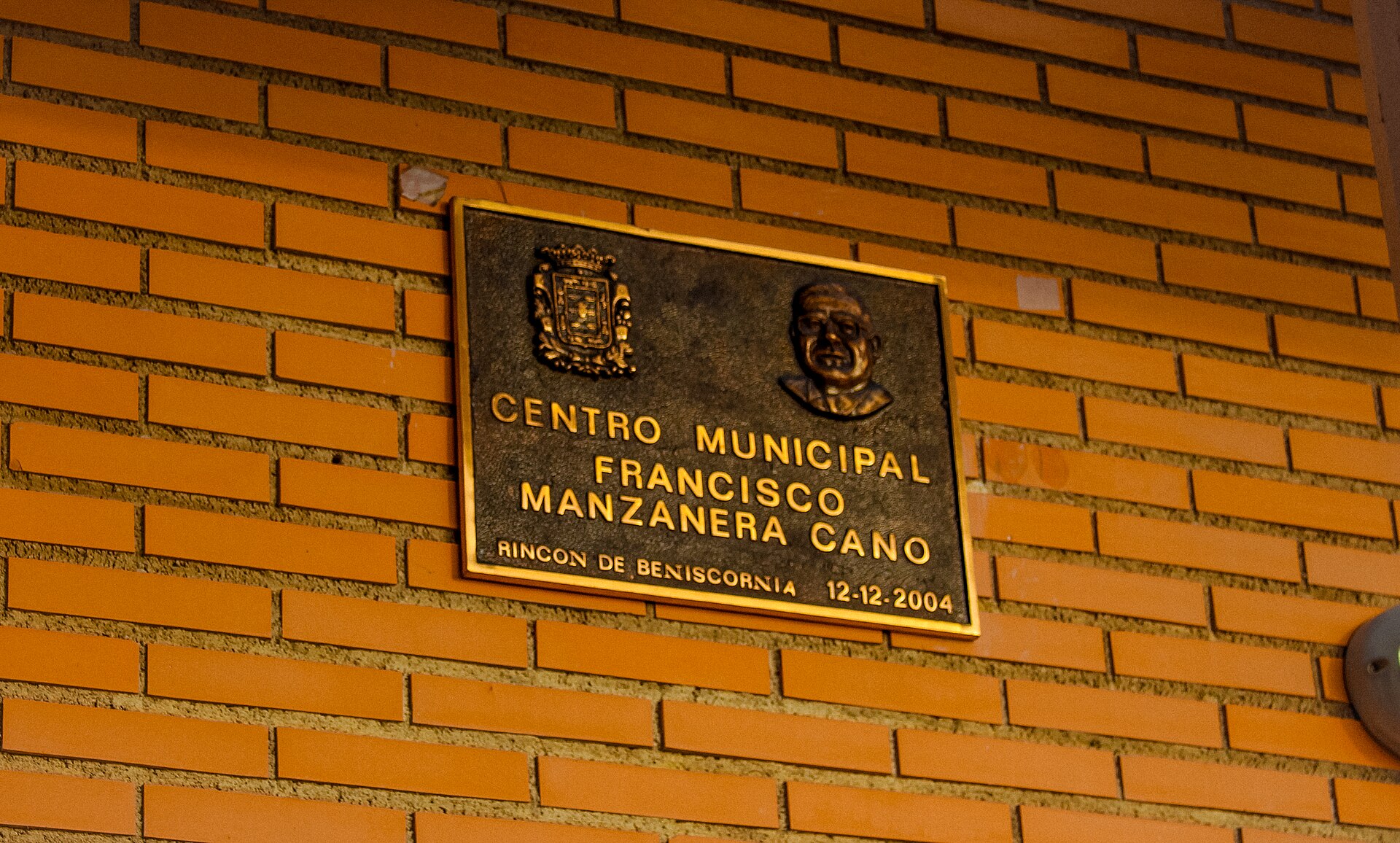 Placa conmemorativa del Centro Municipal del Rincón de Beniscornia
