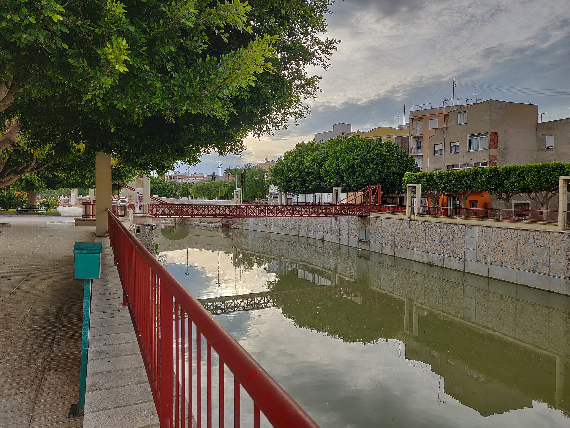 Malecón de la Encantá y ribera del río Segura en Rojales
