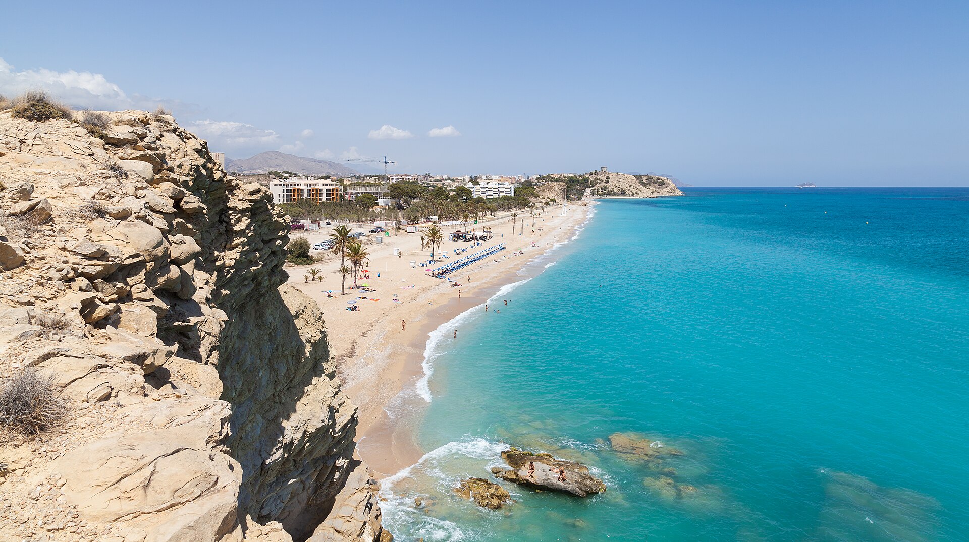 Costa y Playa Paraíso desde un acantilado en Villajoyosa